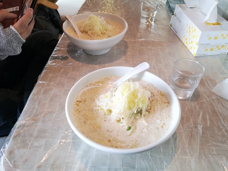 白い面白いラーメン.jpg